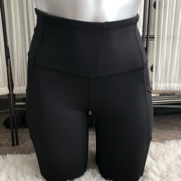 175.♎️Lululemon seek the heat crop - Picture 1 of 9